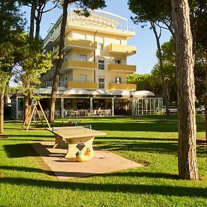 https://aparthotel-la-pineta.hotelslidodijesolo.com
